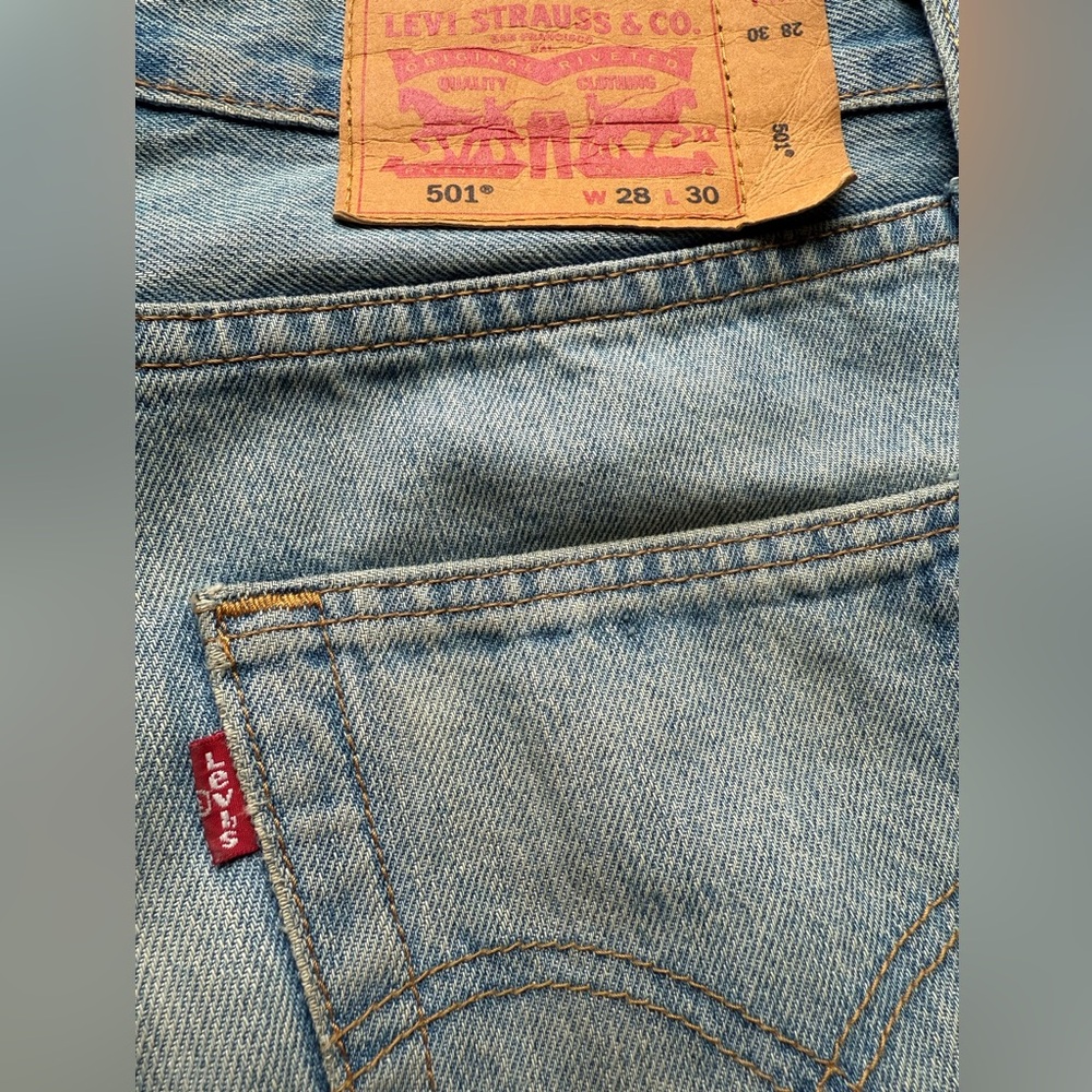 Levi’s 501 Light Stone Wash 28 x 30 Men’s Jeans
